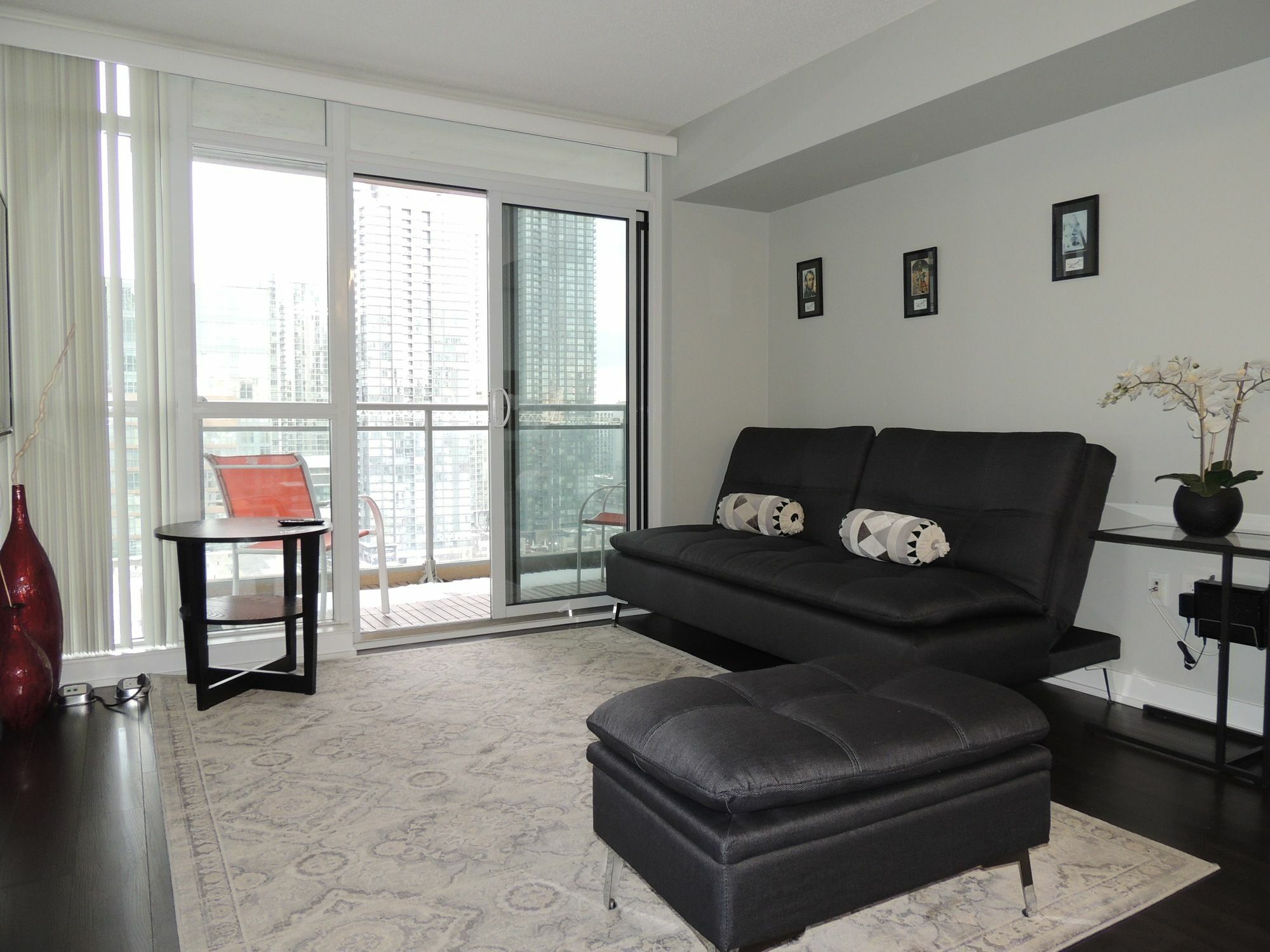 TVHR - LUXURY CONDOS IN HEART OF DOWNTOWN TORONTO (Canada) - da 205 €